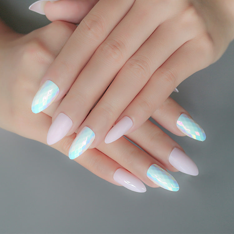 fake nail - River Nile